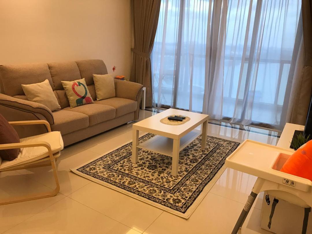 Jb Ciq-r&f Shopping Mall Apartment