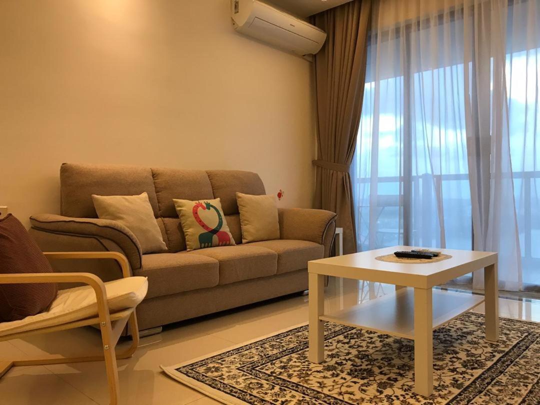 Apartment Jb Ciq-r&f Shopping Mall *