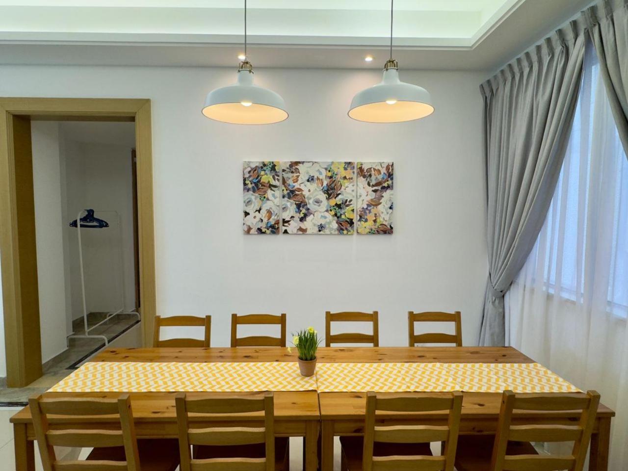 Jb Ciq-r&f Shopping Mall Apartment