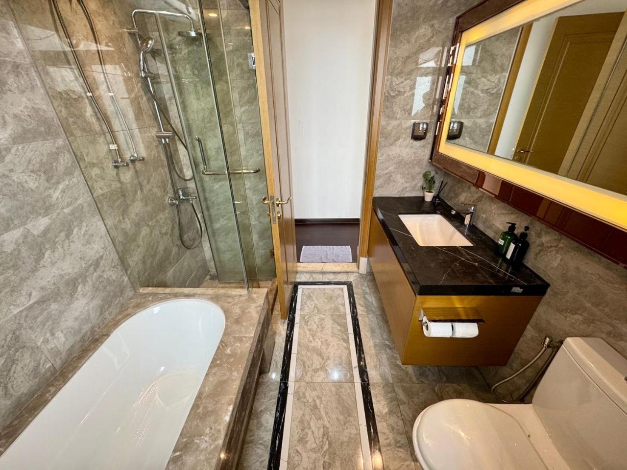 Jb Ciq-r&f Shopping Mall Apartment *