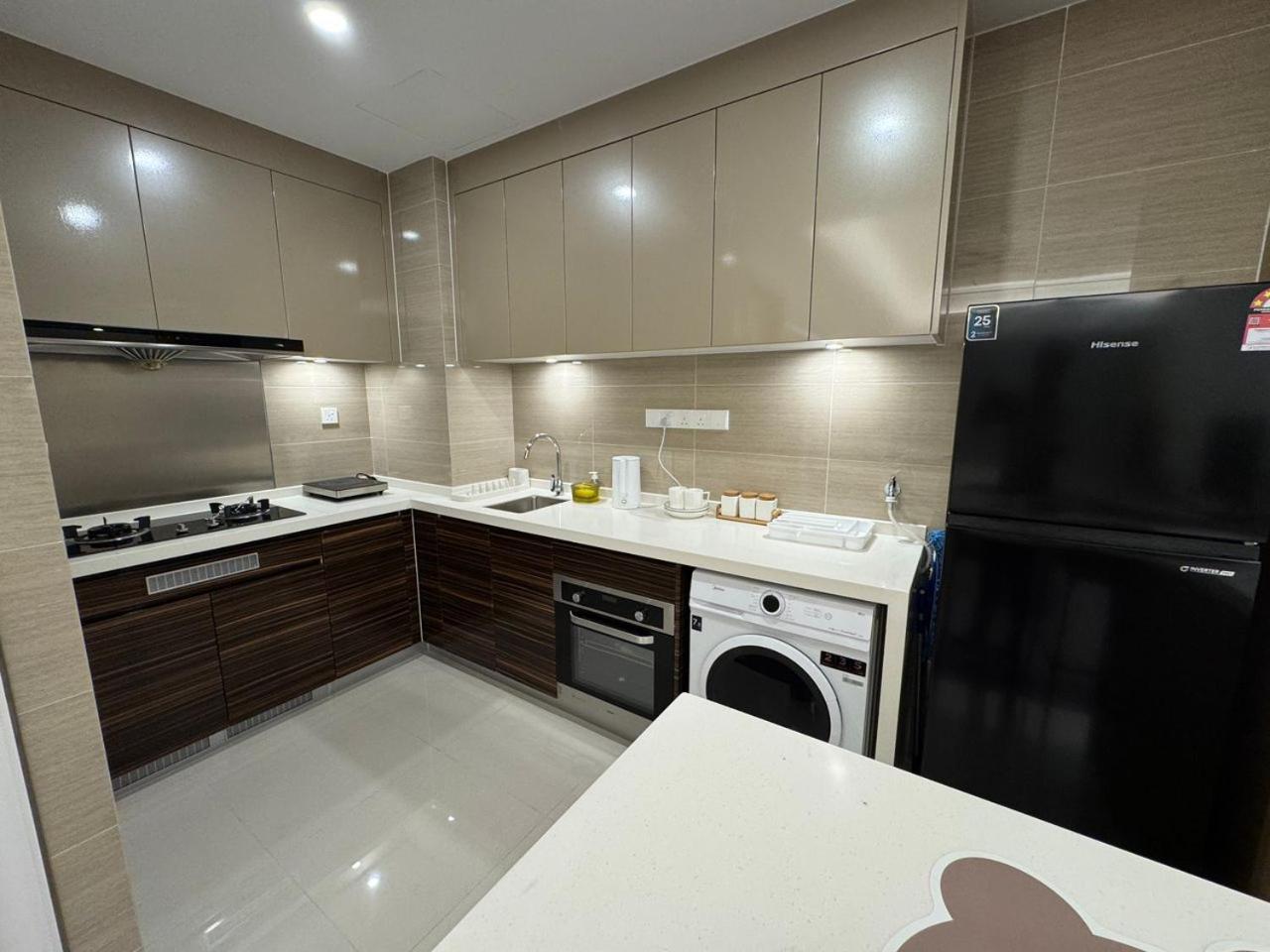 Jb Ciq-r&f Shopping Mall Apartment Johor Bahru