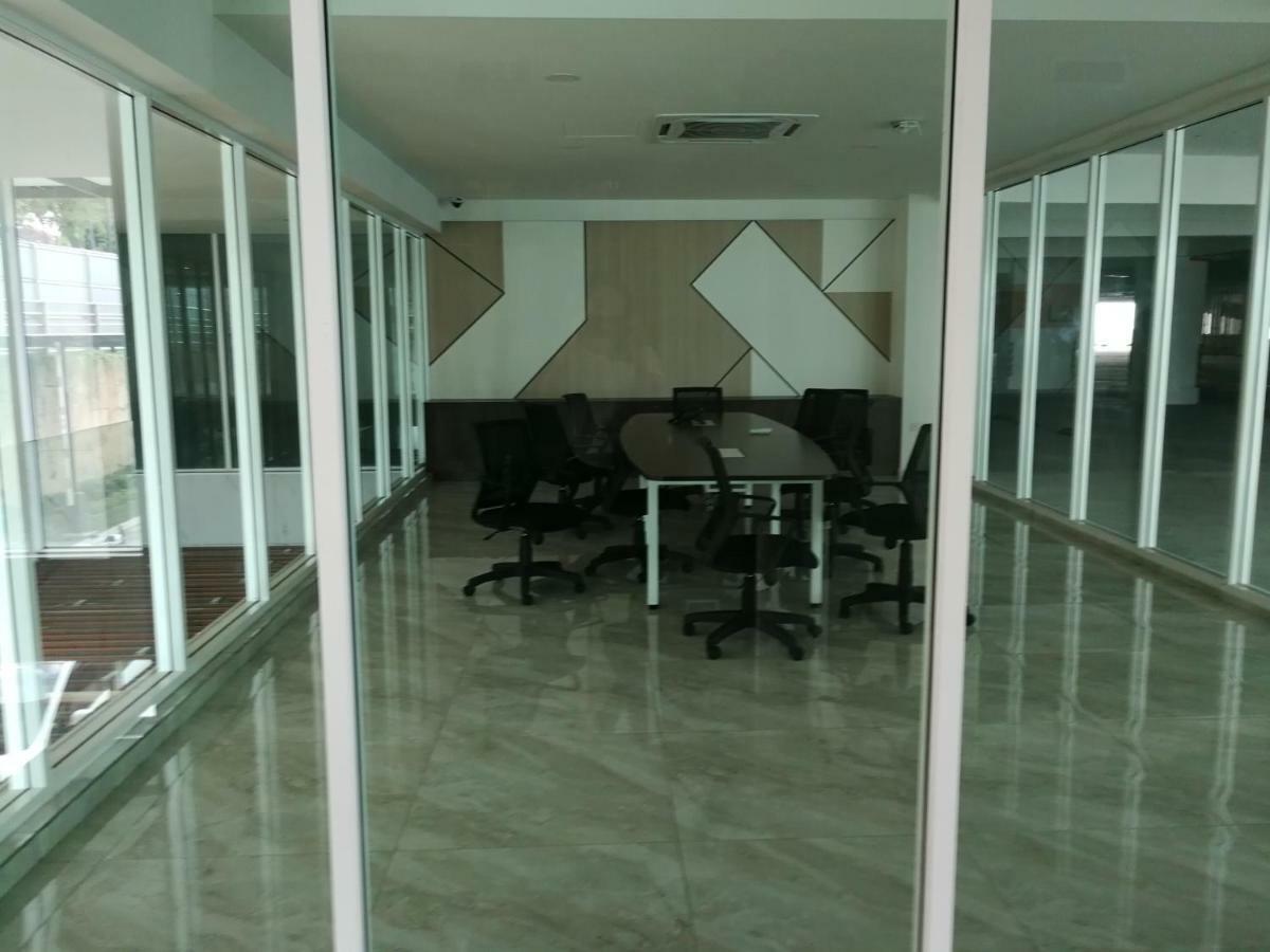 Jb Ciq-r&f Shopping Mall Apartment