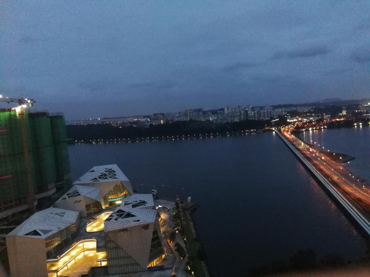 Jb Ciq-r&f Shopping Mall Apartment *
